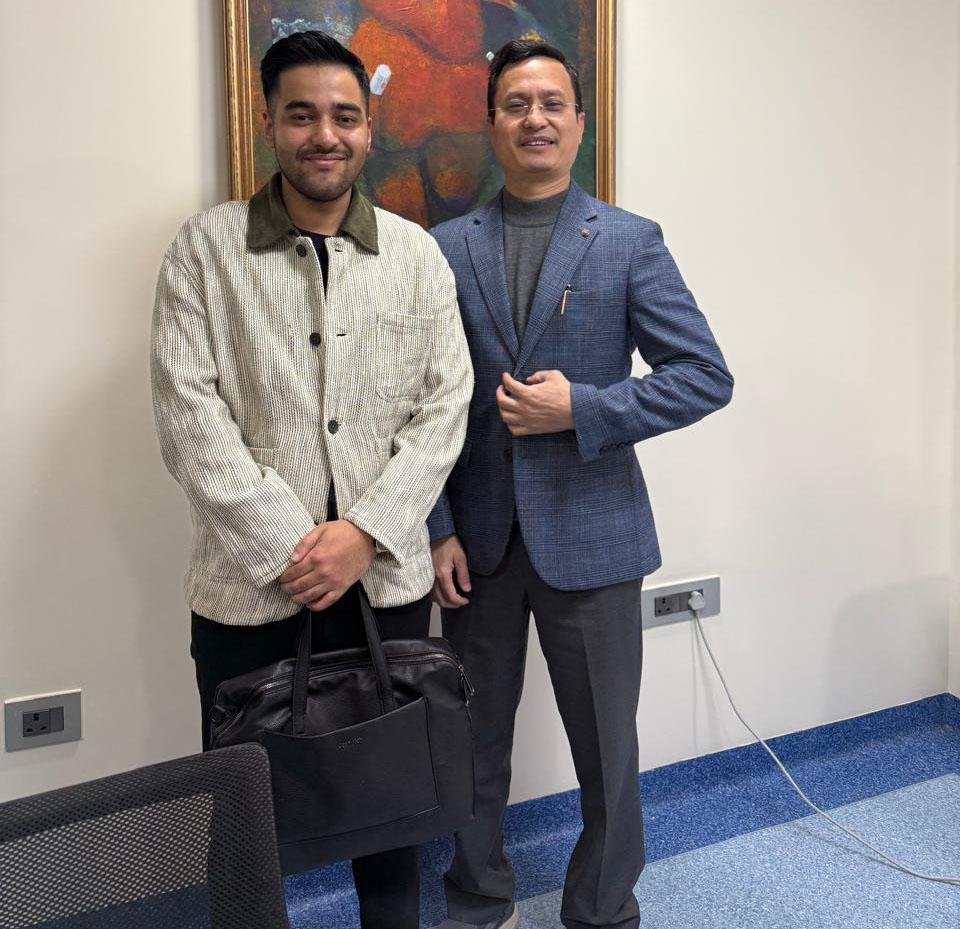 Mendalia CEO with physicians